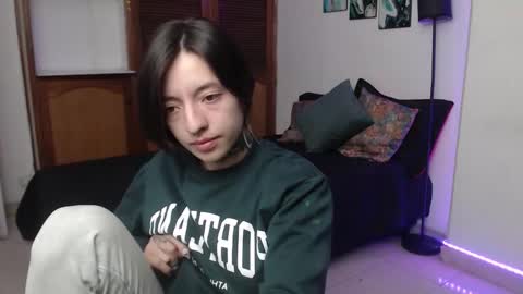 Snapshot of alicee_logan_ chatting on October 17, 2:26 am alicee_logan_ online show from October 17, 2:26 am