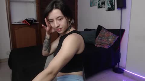 Snapshot of alicee_logan_ chatting on October 22, 12:33 am alicee_logan_ online show from October 22, 12:33 am