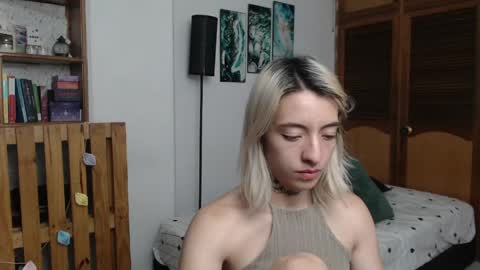 alicee_logan_ online show from May 23, 3:12 am