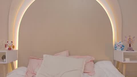 alice online show from April 17, 5:27 pm