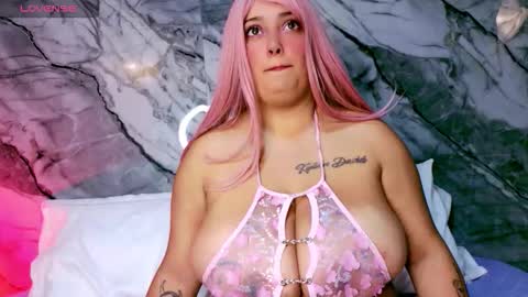 Snapshot of alicee_stone_ chatting on September 23, 9:29 pm alicee_stone_ online show from September 23, 9:29 pm