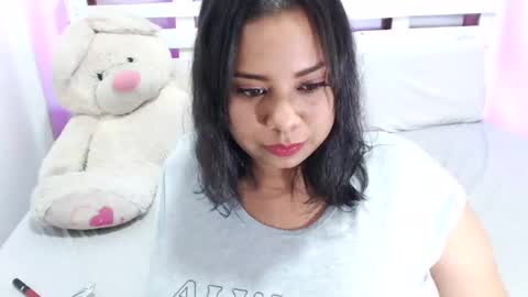 Snapshot of alicefox129439 chatting on December 7, 2:42 am alicefox129439 online show from December 7, 2:42 am
