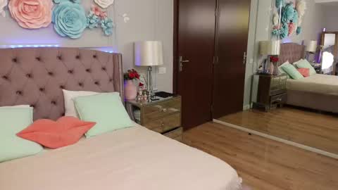 Snapshot of alicehadley chatting on February 4, 2:17 am AliceHadley online show from February 4, 2:17 am