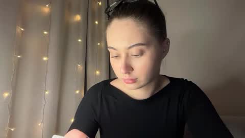 aliceinlustland online show from April 26, 8:06 pm