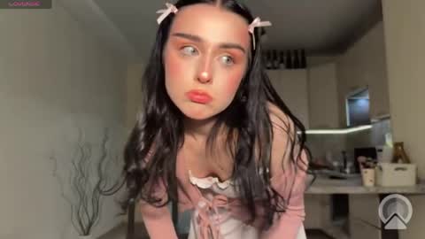 alicelaney online show from April 3, 8:07 pm