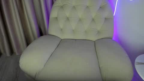 Snapshot of alicelevine chatting on November 27, 5:09 am AliceLevine online show from November 27, 5:09 am