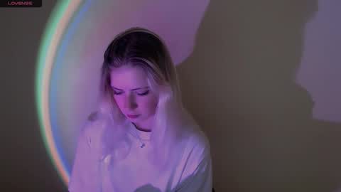Snapshot of alicemeow_ chatting on September 24, 1:03 pm Alice online show from September 24, 1:03 pm