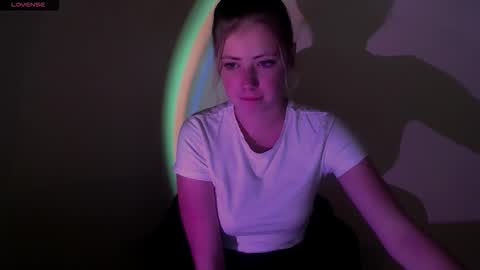 Snapshot of alicemeow_ chatting on September 26, 6:50 am Alice online show from September 26, 6:50 am