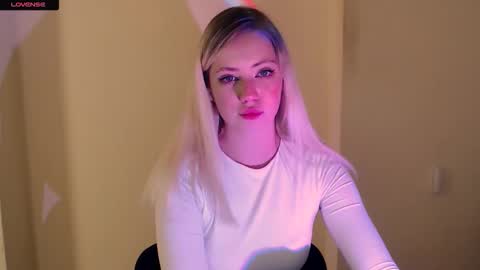 Snapshot of alicemeow_ chatting on September 27, 9:47 am Alice online show from September 27, 9:47 am