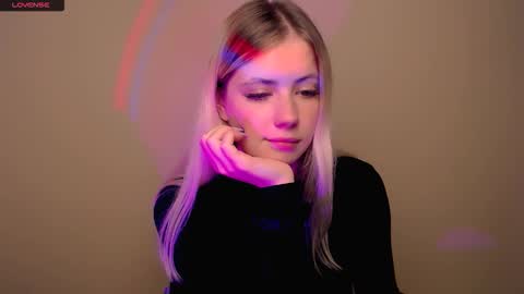 Snapshot of alicemeow_ chatting on October 1, 11:27 am Alice online show from October 1, 11:27 am