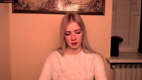 Snapshot of alicemeow_ chatting on October 19, 10:16 am Alice online show from October 19, 10:16 am