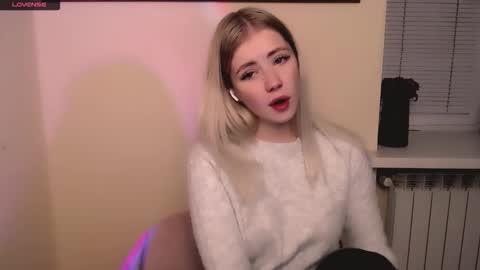 Snapshot of alicemeow_ chatting on October 23, 6:34 am Alice online show from October 23, 6:34 am