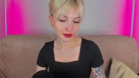 Snapshot of alicemonro chatting on July 8, 1:43 am alicemonro online show from July 8, 1:43 am