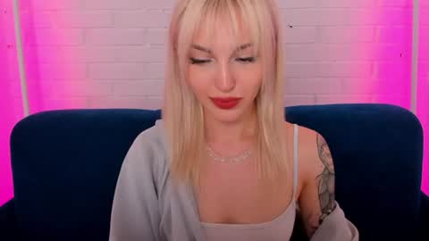 Snapshot of alicemonro chatting on July 9, 1:53 am alicemonro online show from July 9, 1:53 am