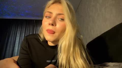 Snapshot of aliceoceaneyes chatting on October 5, 11:52 am aliceoceaneyes online show from October 5, 11:52 am