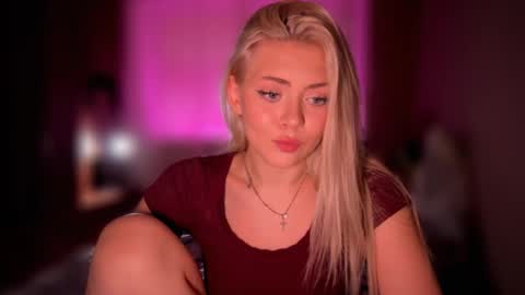 Snapshot of aliceoceaneyes chatting on October 31, 1:01 pm aliceoceaneyes online show from October 31, 1:01 pm