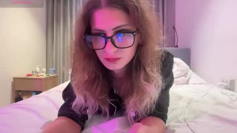 AlicePinkhead online show from April 16, 8:15 am