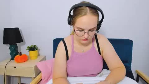 alicesensitive online show from November 4, 12:04 pm