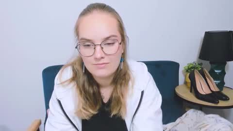 alicesensitive online show from November 25, 4:29 pm