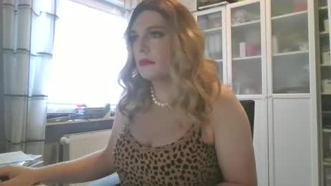 Alice online show from October 24, 8:33 am