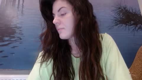 Snapshot of alicetailorrr chatting on October 21, 5:08 am AliceTailorrr online show from October 21, 5:08 am