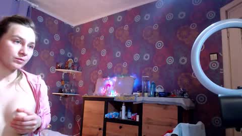 Snapshot of alicewetsquirt chatting on February 13, 11:56 pm alicewetsquirt online show from February 13, 11:56 pm