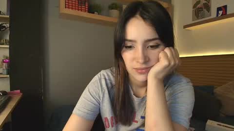 Snapshot of alicewillow chatting on October 10, 9:25 pm Alice online show from October 10, 9:25 pm