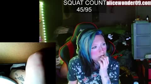 Snapshot of alicewonder52 chatting on February 24, 3:44 am Alice online show from February 24, 3:44 am