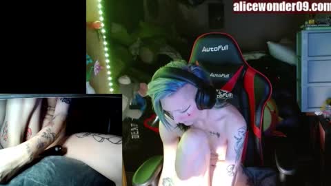 Snapshot of alicewonder52 chatting on February 26, 5:42 am Alice online show from February 26, 5:42 am