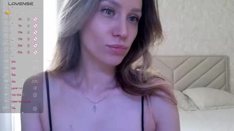 Snapshot of alicewonders_ chatting on March 4, 6:19 am Alice online show from March 4, 6:19 am