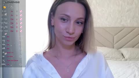 Snapshot of alicewonders_ chatting on March 25, 6:08 am Alice online show from March 25, 6:08 am