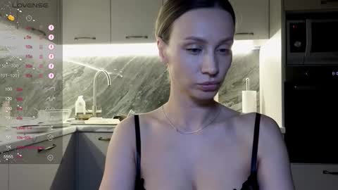 Snapshot of alicewonders_ chatting on March 28, 7:13 pm Alice online show from March 28, 7:13 pm