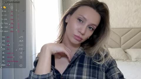 Snapshot of alicewonders_ chatting on April 1, 7:20 am Alice online show from April 1, 7:20 am