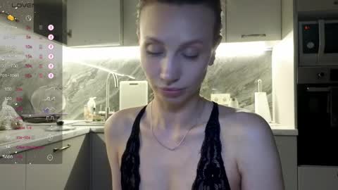 Snapshot of alicewonders_ chatting on April 3, 8:07 pm Alice online show from April 3, 8:07 pm