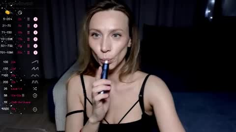 Snapshot of alicewonders_ chatting on April 4, 7:55 pm Alice online show from April 4, 7:55 pm