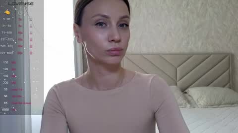 Snapshot of alicewonders_ chatting on April 6, 6:36 am Alice online show from April 6, 6:36 am