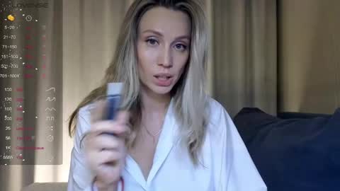 Snapshot of alicewonders_ chatting on April 11, 7:40 pm Alice online show from April 11, 7:40 pm