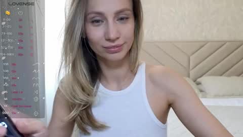 Snapshot of alicewonders_ chatting on April 14, 7:14 am Alice online show from April 14, 7:14 am