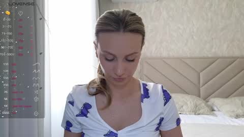 Snapshot of alicewonders_ chatting on April 15, 8:10 am Alice online show from April 15, 8:10 am