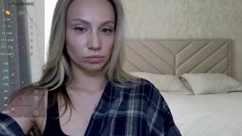 Snapshot of alicewonders_ chatting on April 22, 7:33 am Alice online show from April 22, 7:33 am