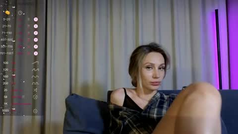 Snapshot of alicewonders_ chatting on June 28, 8:26 pm Alice online show from June 28, 8:26 pm