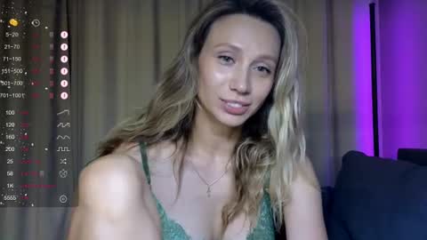 Snapshot of alicewonders_ chatting on July 11, 8:33 pm Alice online show from July 11, 8:33 pm