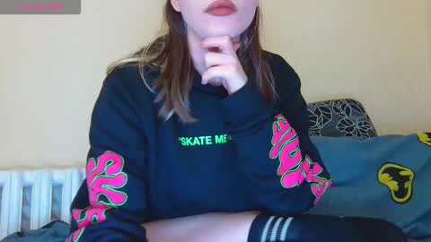 Snapshot of alicewoolfy chatting on October 16, 12:00 am AliceWoolfy online show from October 16, 12:00 am