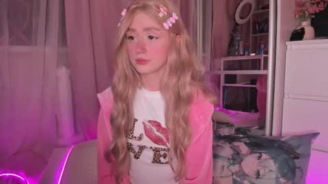 from wonderland online show from November 26, 3:57 pm