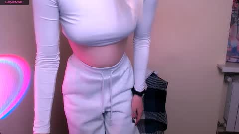 Snapshot of alicexooo_ chatting on February 21, 9:21 am Alice online show from February 21, 9:21 am