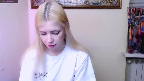 Snapshot of alicexooo_ chatting on February 26, 9:08 am Alice online show from February 26, 9:08 am