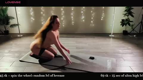 Alicia online show from April 15, 7:58 pm