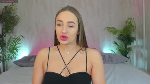 Mia online show from February 11, 1:52 am