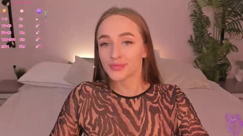 Mia online show from October 17, 1:53 am