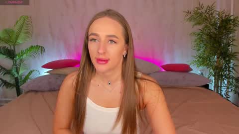 Mia online show from December 1, 1:54 am